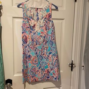 Lilly dress: v neck shift